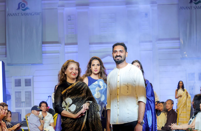 Fashion runway look 5